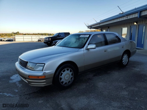 1997 Lexus LS 400 Luxury Sdn with VIN JT8BH28F0V0084882, listed as a Copart auction lot 81528014 with 271,300 mi miles and Clean Title. Bid and sale history available at carsss.com. Image 1.