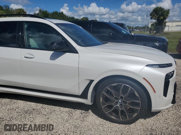 2023 BMW X7 M60i z VIN 5UX33EM07P9P54139, wystawiony jako Copart lot #74120224 z przebiegiem Nie podano mil oraz Szkoda całkowita • Salvage title. Historia ofert i sprzedaży dostępna na DreamBid. Obrazek 13.