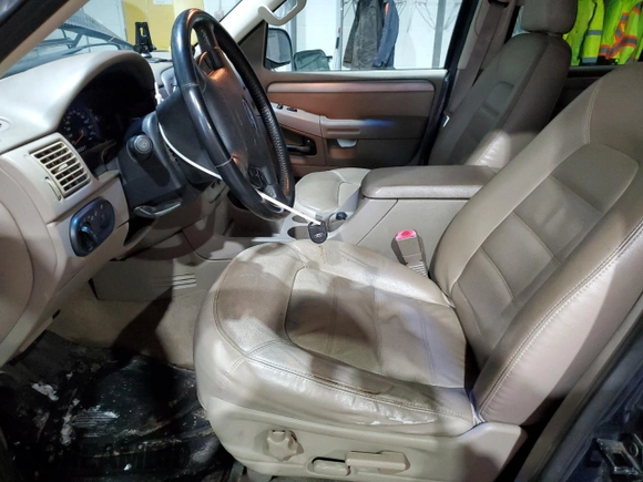 2003 Ford Explorer XLT z VIN 1FMZU63K53UA97216, wystawiony jako Copart lot #42324885 z przebiegiem 200 290 mil mil oraz Szkoda całkowita • Salvage title. Historia ofert i sprzedaży dostępna na DreamBid. Obrazek 7.