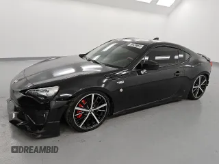 2019 Toyota 86 GT z VIN JF1ZNAE11K9702607, wystawiony jako Copart lot #62292725 z przebiegiem 30 518 mil mil oraz Czysty tytuł • Clean title. Historia ofert i sprzedaży dostępna na DreamBid. Obrazek 1.