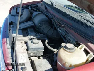 1998 Ford Econoline Cargo Recreational z VIN 1FDRE14L8WHB21173, wystawiony jako IAAI lot #41496604 z przebiegiem 157 117 mil mil oraz . Historia ofert i sprzedaży dostępna na DreamBid. Obrazek 12.