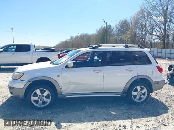 2005 Mitsubishi Outlander XLS with VIN JA4LX41F55U004879, listed as a IAAI auction lot 41835968 with 212,199 mi miles. Bid and sale history available at carsss.com. Image 14.