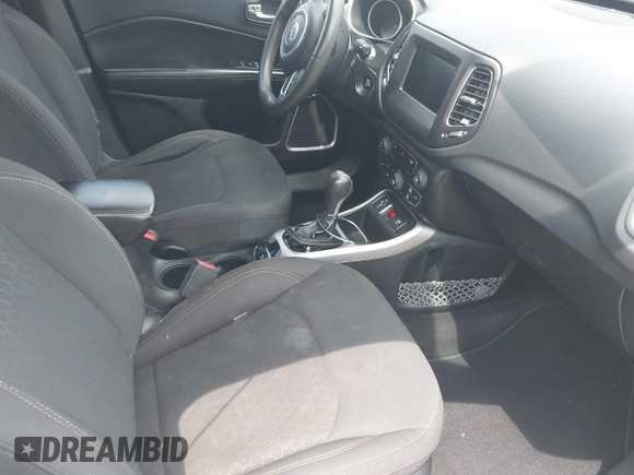 2019 Jeep Compass Sport z VIN 3C4NJCAB7KT646551, wystawiony jako IAAI lot #42603669 z przebiegiem 73 110 mil mil oraz . Historia ofert i sprzedaży dostępna na DreamBid. Obrazek 5.