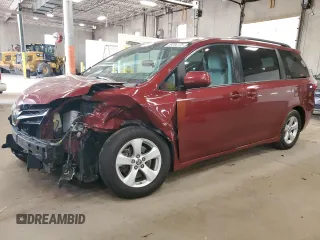 2020 Toyota Sienna LE Auto Access Seat с VIN 5TDKZ3DC2LS070962, выставлен на аукционе Copart как лот 59204175 с пробегом 83 682 миль миль и Списание • Salvage title. История ставок и продаж доступна на DreamBid. Изображение 1.