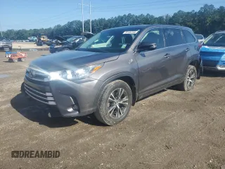 2018 Toyota Highlander LE z VIN 5TDZZRFH4JS250712, wystawiony jako Copart lot #55106765 z przebiegiem 88 836 mil mil oraz Szkoda całkowita • Salvage title. Historia ofert i sprzedaży dostępna na DreamBid. Obrazek 1.