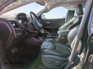 2020 Jeep Cherokee Trailhawk с VIN 1C4PJMBX6LD608552, выставлен на аукционе Copart как лот 52159995 с пробегом 84 368 миль миль и Списание • Salvage title. История ставок и продаж доступна на DreamBid. Изображение 7.