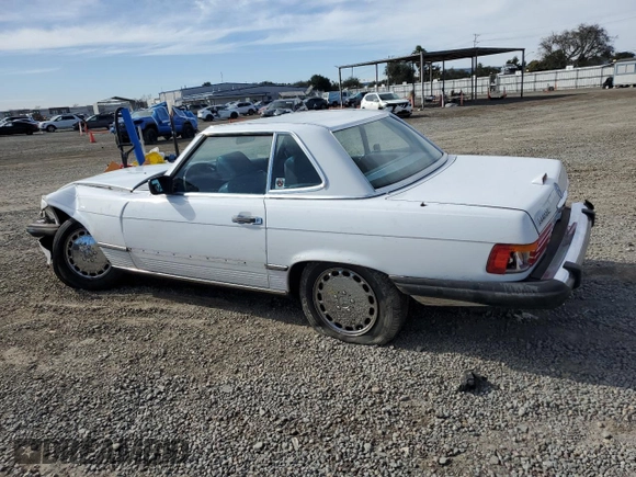 1989 Mercedes-Benz 560 Series 560SL with VIN WDBBA48D9KA103806, listed as a Copart auction lot 53533215 with 933,768 mi miles and Salvage Title. Bid and sale history available at carsss.com. Image 2.