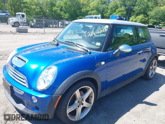 2006 MINI Hardtop S z VIN WMWRE33576TN29015, wystawiony jako IAAI lot #42362228 z przebiegiem 74 682 mil mil oraz . Historia ofert i sprzedaży dostępna na DreamBid. Obrazek 2.