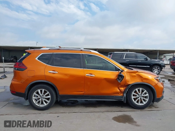 2020 Nissan Rogue SV z VIN JN8AT2MT0LW010383, wystawiony jako IAAI lot #42357191 z przebiegiem 156 116 mil mil oraz . Historia ofert i sprzedaży dostępna na DreamBid. Obrazek 14.