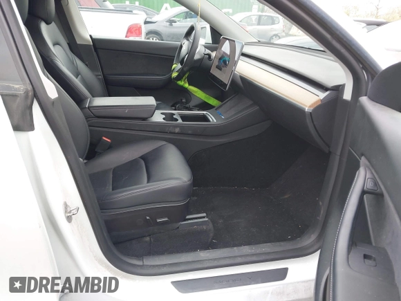 2022 Tesla Model Y Long Range z VIN 7SAYGDEE7NF389788, wystawiony jako IAAI lot #42014111 z przebiegiem 37 606 mil mil oraz . Historia ofert i sprzedaży dostępna na DreamBid. Obrazek 5.
