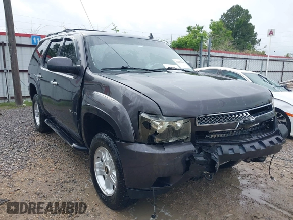 2010 Chevrolet Tahoe LT z VIN 1GNUKBE03AR221483, wystawiony jako IAAI lot #42157016 z przebiegiem 233 193 mil mil oraz . Historia ofert i sprzedaży dostępna na DreamBid. Obrazek 6.