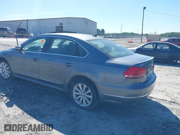 2013 Volkswagen Passat SEL Premium z VIN 1VWCP7A30DC131781, wystawiony jako IAAI lot #42193228 z przebiegiem Nie podano mil oraz . Historia ofert i sprzedaży dostępna na DreamBid. Obrazek 3.