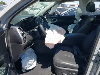 2022 Kia Sorento SX z VIN 5XYRK4LFXNG120480, wystawiony jako IAAI lot #41992301 z przebiegiem 33 551 mil mil oraz . Historia ofert i sprzedaży dostępna na DreamBid. Obrazek 5.
