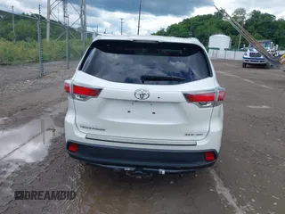 2016 Toyota Highlander XLE z VIN 5TDJKRFH6GS260362, wystawiony jako IAAI lot #42337581 z przebiegiem 69 619 mil mil oraz . Historia ofert i sprzedaży dostępna na DreamBid. Obrazek 17.
