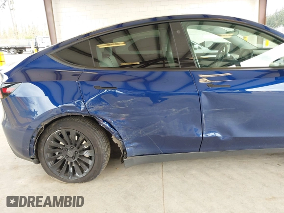 2023 Tesla Model Y Long Range with VIN 7SAYGDEEXPF621397, listed as a IAAI auction lot 41922714 with 29,460 mi miles. Bid and sale history available at carsss.com. Image 6.