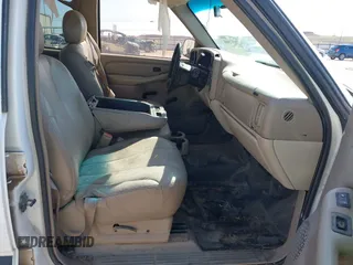 2001 Chevrolet Tahoe LS with VIN 1GNEC13V81J292896, listed as a IAAI auction lot 42061466 with 207,762 mi miles and . Bid and sale history available at DreamBid. Image 5.