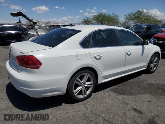 2014 Volkswagen Passat SE z VIN 1VWBT7A34EC061825, wystawiony jako Copart lot #59903665 z przebiegiem 185 542 mil mil oraz Szkoda całkowita • Salvage title. Historia ofert i sprzedaży dostępna na DreamBid. Obrazek 3.
