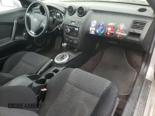 2003 Hyundai Tiburon z VIN KMHHM65D43U017995, wystawiony jako Copart lot #56498665 z przebiegiem 162 820 mil mil oraz Szkoda całkowita • Salvage title. Historia ofert i sprzedaży dostępna na DreamBid. Obrazek 8.