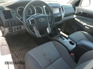 2013 Toyota Tacoma z VIN 5TFUX4EN9DX020947, wystawiony jako Copart lot #55651885 z przebiegiem 306 394 mil mil oraz Czysty tytuł • Clean title. Historia ofert i sprzedaży dostępna na DreamBid. Obrazek 8.