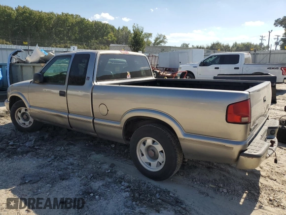 1999 GMC Sonoma SLS with VIN 1GTCS19X1X8509345, listed as a Copart auction lot 75623114 with 131,115 mi miles and Clean Title. Bid and sale history available at carsss.com. Image 2.