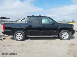 2011 Chevrolet Avalanche LT with VIN 3GNTKFE39BG119720, listed as a IAAI auction lot 42036526 with 190,381 mi miles. Bid and sale history available at carsss.com. Image 13.