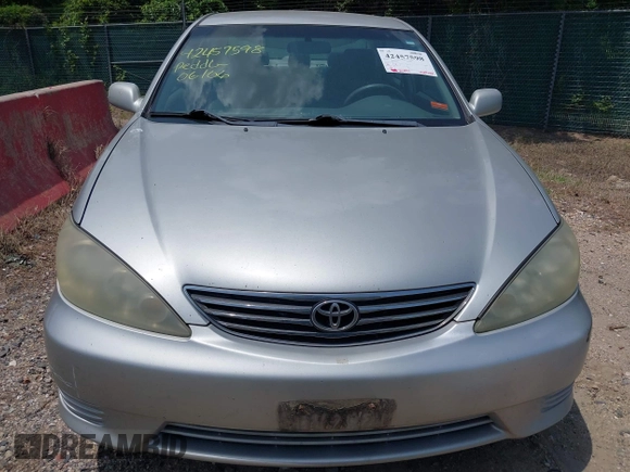 2005 Toyota Camry LE z VIN 4T1BE30K95U042336, wystawiony jako IAAI lot #42457598 z przebiegiem 270 991 mil mil oraz . Historia ofert i sprzedaży dostępna na DreamBid. Obrazek 13.