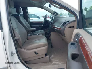 2011 Chrysler Town & Country Touring L z VIN 2A4RR8DG4BR616693, wystawiony jako IAAI lot #42492944 z przebiegiem 159 825 mil mil oraz . Historia ofert i sprzedaży dostępna na DreamBid. Obrazek 5.