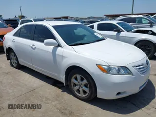 2007 Toyota Camry CE z VIN 4T1BE46K57U723934, wystawiony jako IAAI lot #42211481 z przebiegiem 179 646 mil mil oraz . Historia ofert i sprzedaży dostępna na DreamBid. Obrazek 1.