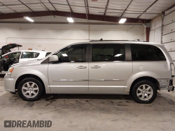 2011 Chrysler Town & Country Touring z VIN 2A4RR5DGXBR723116, wystawiony jako IAAI lot #42156888 z przebiegiem 177 591 mil mil oraz . Historia ofert i sprzedaży dostępna na DreamBid. Obrazek 15.