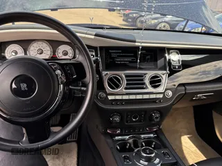 2019 Rolls-Royce Wraith z VIN SCA665C54KUX87311, wystawiony jako Copart lot #52000635 z przebiegiem 14 875 mil mil oraz Tytuł czysty. Historia ofert i sprzedaży dostępna na DreamBid. Obrazek 9.