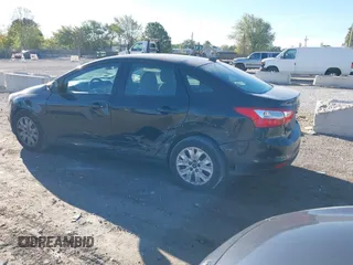 2013 Ford Focus SE z VIN 1FADP3F2XDL280298, wystawiony jako IAAI lot #40493858 z przebiegiem 126 051 mil mil oraz . Historia ofert i sprzedaży dostępna na DreamBid. Obrazek 3.