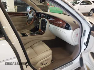 2008 Jaguar XJ Vanden Plas with VIN SAJWA82B28SH29030, listed as a IAAI auction lot 41231242 with 62,632 mi miles. Bid and sale history available at carsss.com. Image 5.