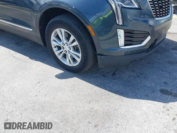 2020 Cadillac XT5 Luxury FWD z VIN 1GYKNAR45LZ224459, wystawiony jako IAAI lot #42295055 z przebiegiem 69 751 mil mil oraz . Historia ofert i sprzedaży dostępna na DreamBid. Obrazek 17.