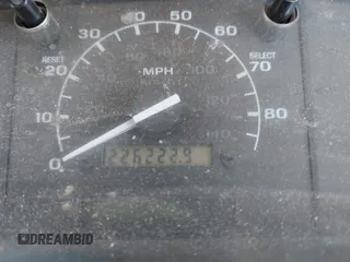 1997 Ford F-250 z VIN 1FTHX25G1VEC11525, wystawiony jako IAAI lot #42063357 z przebiegiem 226 222 mil mil oraz . Historia ofert i sprzedaży dostępna na DreamBid. Obrazek 16.