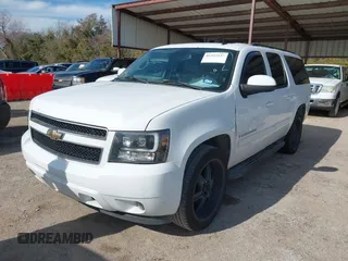 2008 Chevrolet Suburban LTZ с VIN 1GNFC16088R121145, выставлен на аукционе IAAI как лот 41327123 с пробегом 207 489 миль миль и . История ставок и продаж доступна на DreamBid. Изображение 2.