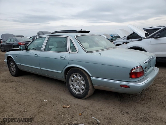 2000 Jaguar XJ with VIN SAJDA14C2YLF16982, listed as a Copart auction lot 44993015 with 113,629 mi miles and Clean Title. Bid and sale history available at carsss.com. Image 2.