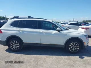 2018 Volkswagen Tiguan SEL with VIN 3VV3B7AX8JM192926, listed as a IAAI auction lot 42034229 with 16,656 mi miles and . Bid and sale history available at DreamBid. Image 13.
