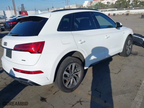 2024 Audi Q5 S line Premium with VIN WA1GAAFY2R2101048, listed as a IAAI auction lot 41622350 with 1,616 mi miles. Bid and sale history available at carsss.com. Image 4.