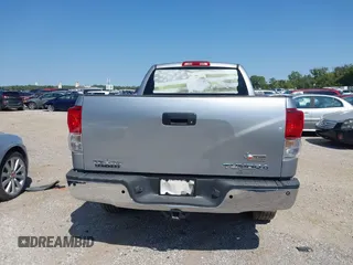 2012 Toyota Tundra z VIN 5TFRM5F19CX046642, wystawiony jako IAAI lot #40099944 z przebiegiem 141 137 mil mil oraz . Historia ofert i sprzedaży dostępna na DreamBid. Obrazek 16.