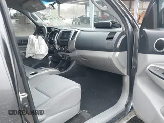 2014 Toyota Tacoma z VIN 3TMMU4FN9EM066292, wystawiony jako IAAI lot #41542492 z przebiegiem 122 308 mil mil oraz . Historia ofert i sprzedaży dostępna na DreamBid. Obrazek 5.