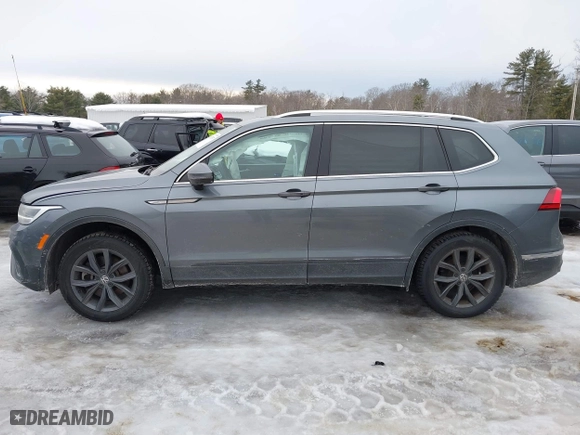 2022 Volkswagen Tiguan SE with VIN 3VV2B7AX8NM019151, listed as a IAAI auction lot 41637857 with 47,869 mi miles. Bid and sale history available at carsss.com. Image 14.