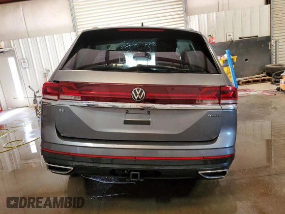 2024 Volkswagen Atlas SE with VIN 1V2HR2CA5RC572135, listed as a Copart auction lot 57635285 with 29,441 mi miles and Non repairable. Bid and sale history available at DreamBid. Image 6.