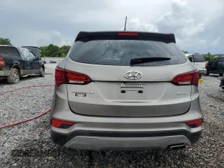2018 Hyundai Santa Fe 2.4L z VIN 5NMZT3LB2JH104519, wystawiony jako Copart lot #60915715 z przebiegiem Nie podano mil oraz Szkoda całkowita • Salvage title. Historia ofert i sprzedaży dostępna na DreamBid. Obrazek 6.