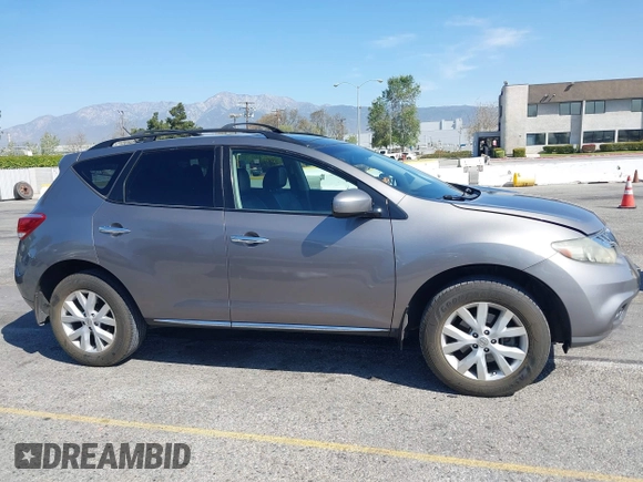 2011 Nissan Murano LE z VIN JN8AZ1MU8BW064756, wystawiony jako IAAI lot #41967871 z przebiegiem 183 378 mil mil oraz . Historia ofert i sprzedaży dostępna na DreamBid. Obrazek 13.