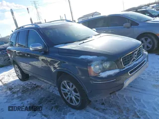 2014 Volvo XC90 with VIN YV4952CZ3E1685091, listed as a IAAI auction lot 41629190 with 145,881 mi miles. Bid and sale history available at carsss.com. Image 1.