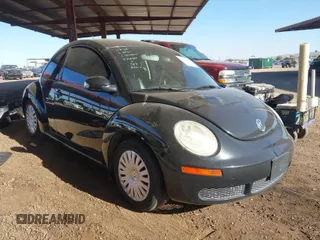 2010 Volkswagen New Beetle Coupe with VIN 3VWPG3AG1AM015500, listed as a IAAI auction lot 41342396 with 109,685 mi miles. Bid and sale history available at carsss.com. Image 1.