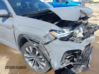 2023 Volkswagen Atlas SEL Premium R-Line с VIN 1V2FE2CA6PC206412, выставлен на аукционе IAAI как лот 41801027 с пробегом 64 898 миль миль и . История ставок и продаж доступна на DreamBid. Изображение 19.