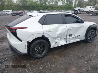 2024 Toyota bZ4X XLE z VIN JTMABACA6RA083823, wystawiony jako IAAI lot #42226912 z przebiegiem 7057 mil mil oraz . Historia ofert i sprzedaży dostępna na DreamBid. Obrazek 4.