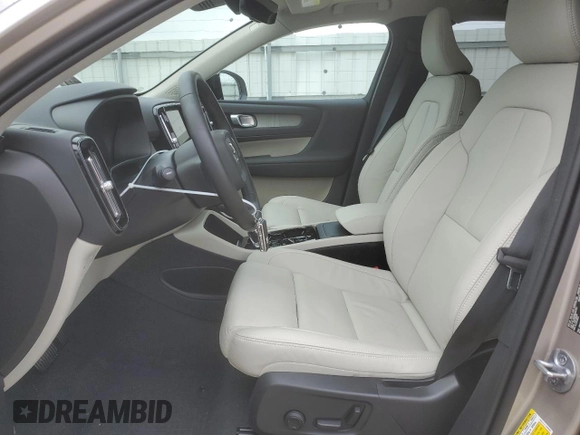 2024 Volvo XC40 Ultimate Dark Theme z VIN YV4L12UM1R2281761, wystawiony jako Copart lot #65295704 z przebiegiem 6 113 mil mil oraz Szkoda całkowita • Salvage title. Historia ofert i sprzedaży dostępna na DreamBid. Obrazek 7.