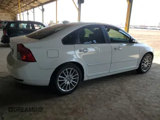 2010 Volvo S40 z VIN YV1382MS0A2488945, wystawiony jako Copart lot #60099445 z przebiegiem 191 381 mil mil oraz Szkoda całkowita • Salvage title. Historia ofert i sprzedaży dostępna na DreamBid. Obrazek 3.